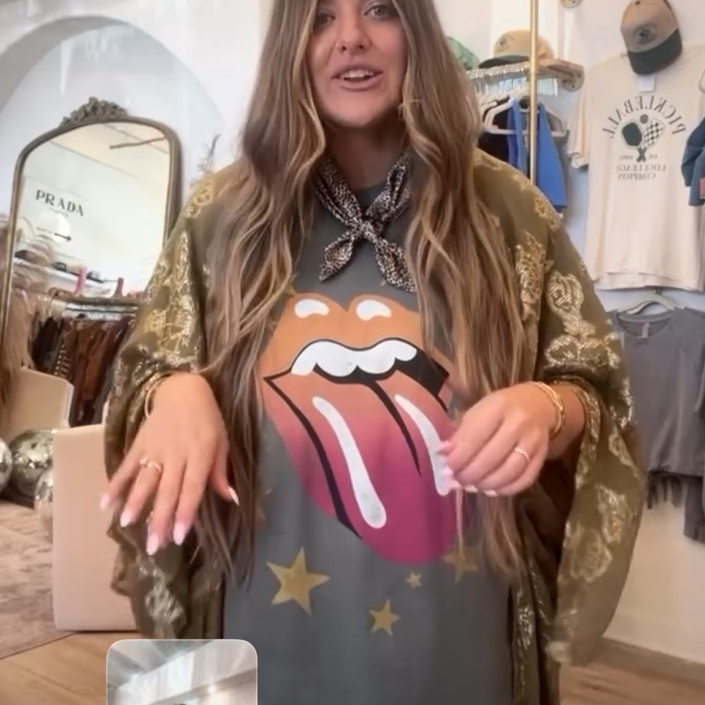 Graphic tee - Picture 2 of 4